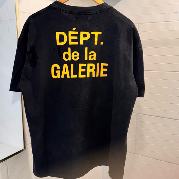 DEPT Black T-Shirt with Yellow Print
Vintage black oversized - Picture 2 of 4
